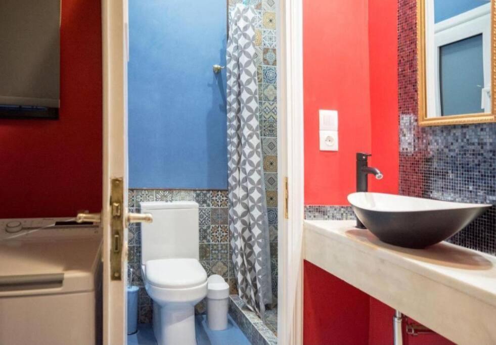 Casa De Colores, Next To The Metro Athena Bagian luar foto